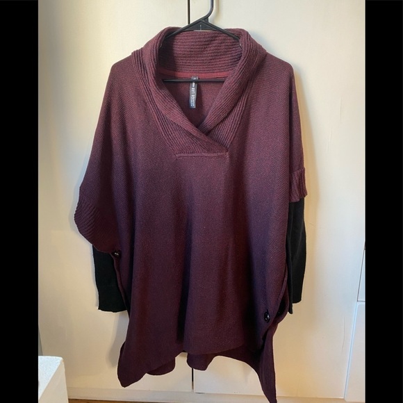 Design Lab tunic style sweater in burgundy with black sleeves. Sz Small - Picture 1 of 6